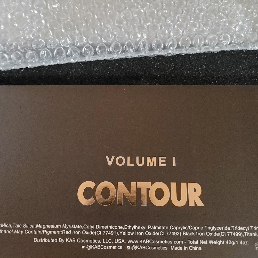 NIB KAB Cosmetics Contour Palette Volume 1, NEW IN